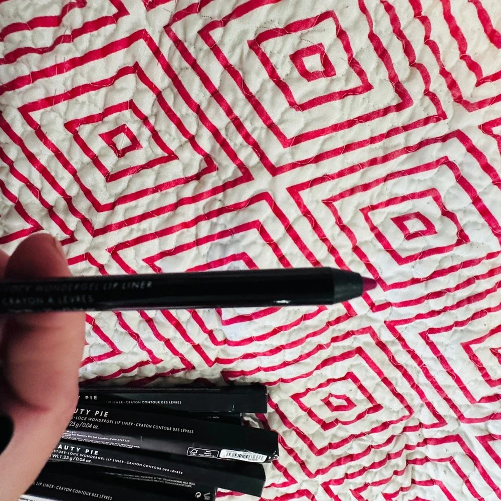 Lot of 9 Beauty Pie Moisture-Lock Wondergel Lip Liner Reckless‎ Red New in Box